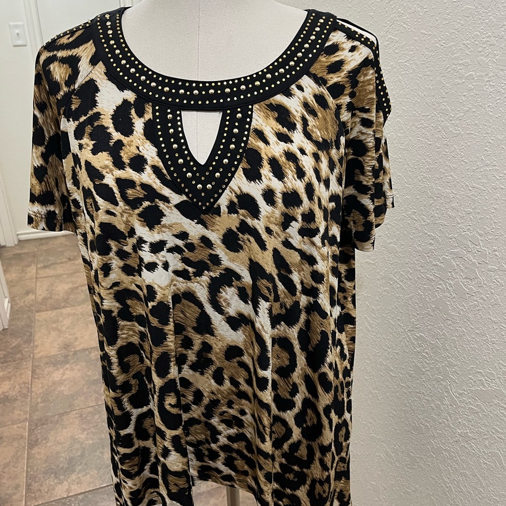 Plus Size Top size 3X no size tag.